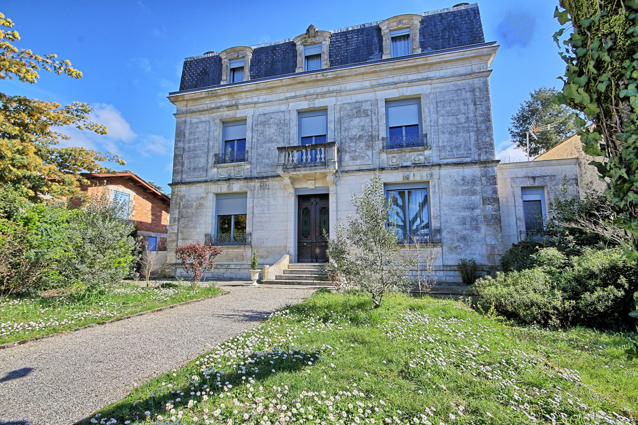 Vente Propriété / Demeure 458m² 12 Pièces à Montendre (17130) - Immobilier Bordeaux Metropole